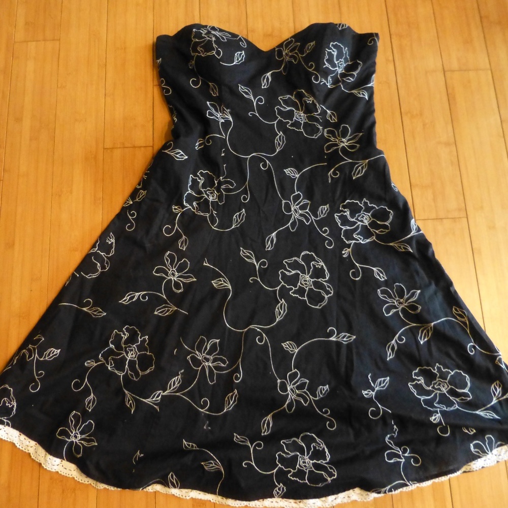 wh/blck market strapless dress crochet lac…